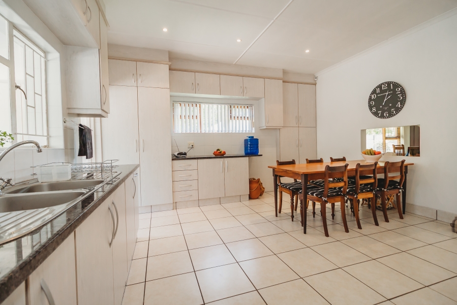 5 Bedroom Property for Sale in Heather Park Western Cape